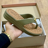 Chinelo Modare Detalhe da Marca Dourado 7213.100